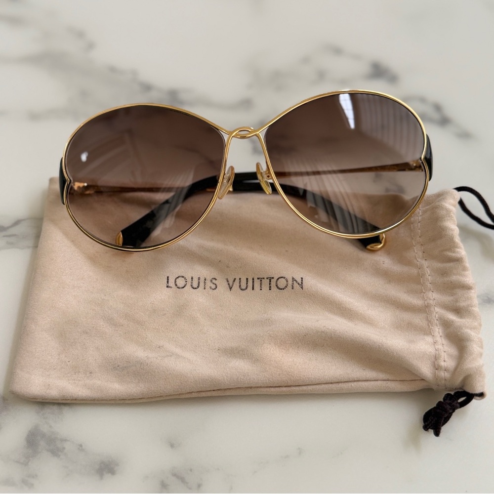 Louis Vuitton Elegant Gold Frame Sunglasses